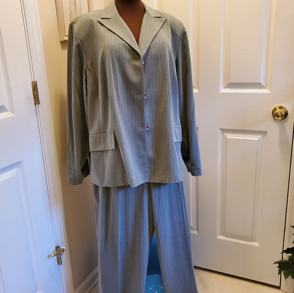 Danny & Nicole Plus Size Suit, Sz 24W - Picture 3 of 15